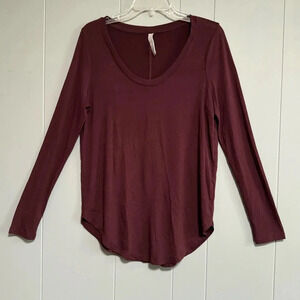 ATHLETA Cloudlight Stratus Long Sleeve  Scoop Neck Top Antq Burgundy Size Medium